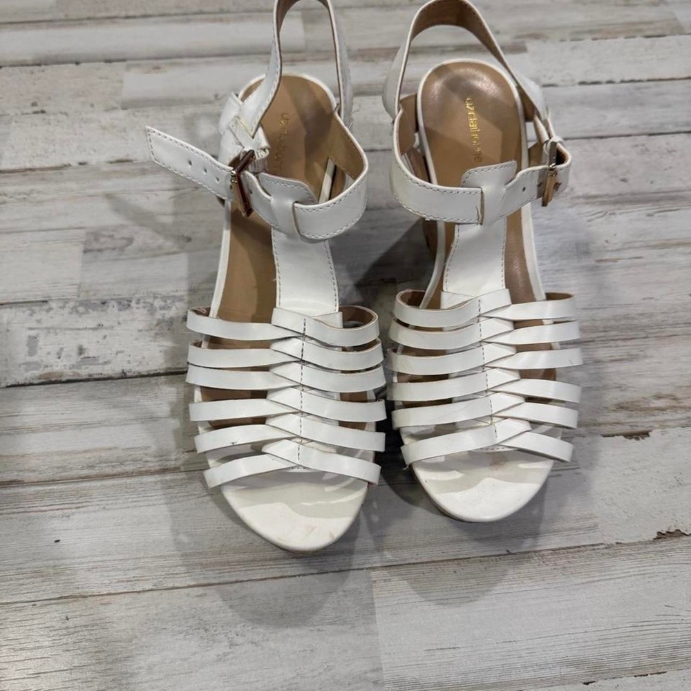 Liz Claiborne White Wedge Sandals – Women's Size 8M